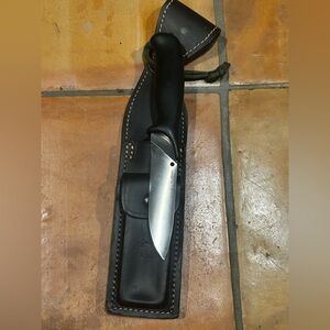 The Spyderco Zoomer (FB42GP) bush knife, with sheath in excellent condition.